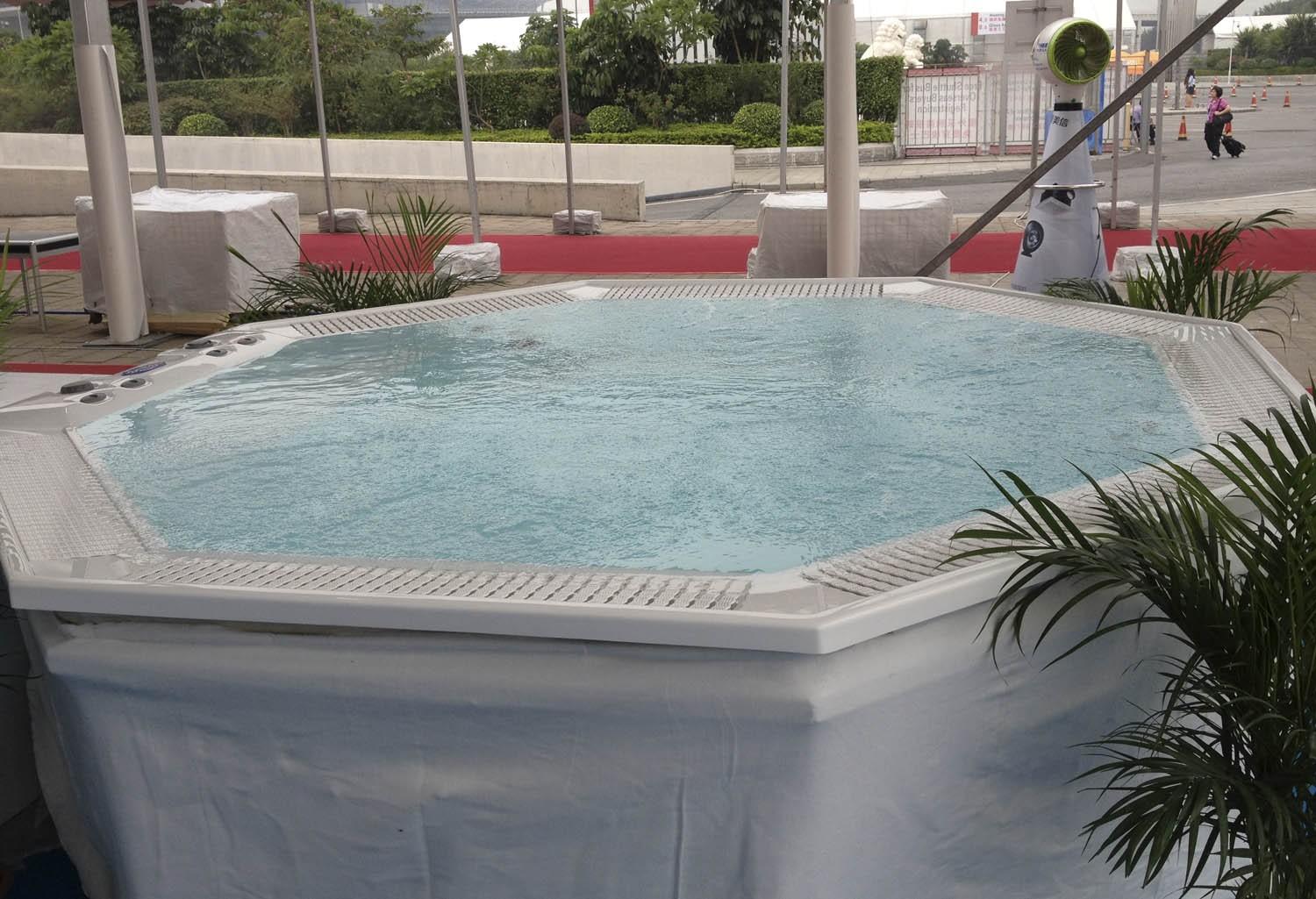 Spa Jacuzzi géant AR-005