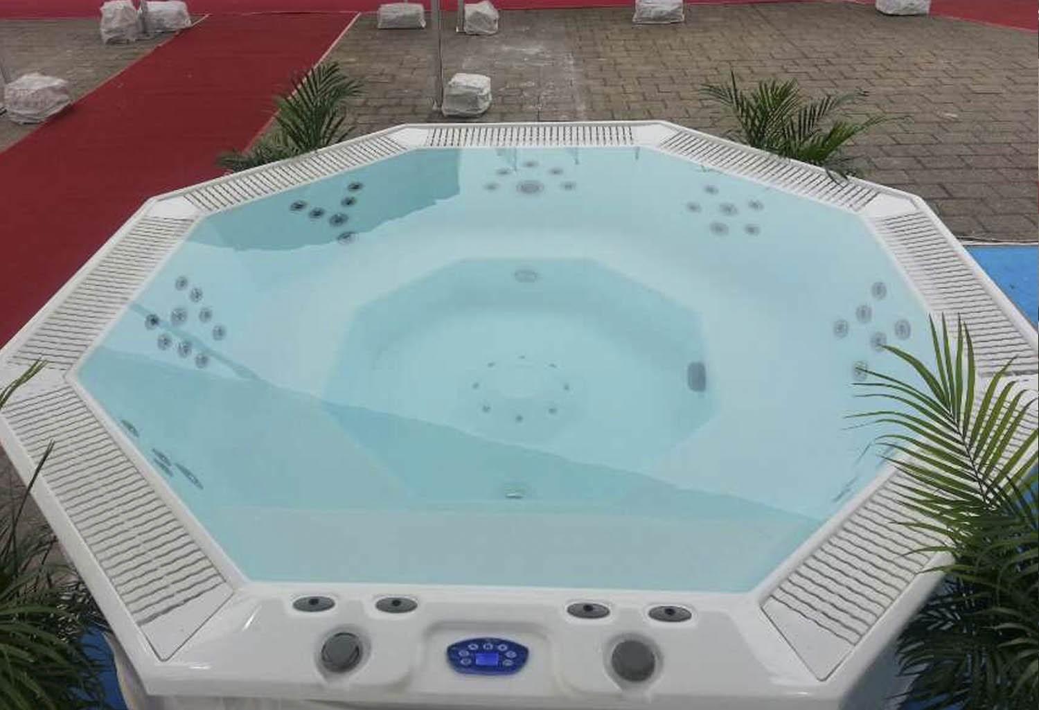 Spa Jacuzzi géant AR-005