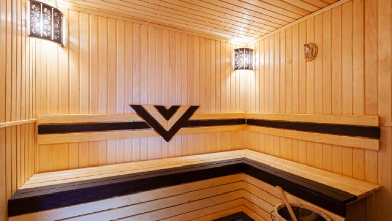 Une chaleur curative : les bienfaits du sauna intérieur
