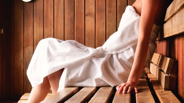 Détendre le corps et l’esprit grâce à un sauna avec poêle