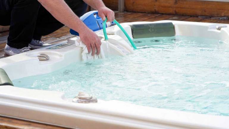 Comment garder votre baignoire balnéo propre et en bon état ?
