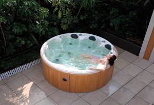 Le spa jacuzzi extérieur et leurs bienfaits. Nos offres de spas.