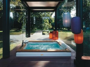 Petites piscines pour le jardin: le jacuzzi extérieur