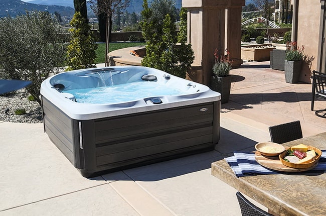 Jacuzzi d’extérieur : ce qu'il faut savoir pour acheter