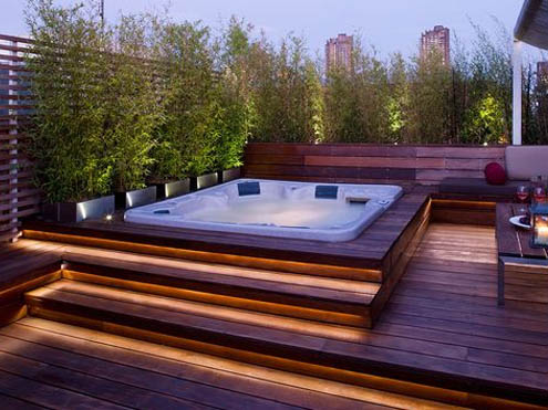 Jacuzzi extérieur en bois : dans le jardin ou sur la terrasse ?