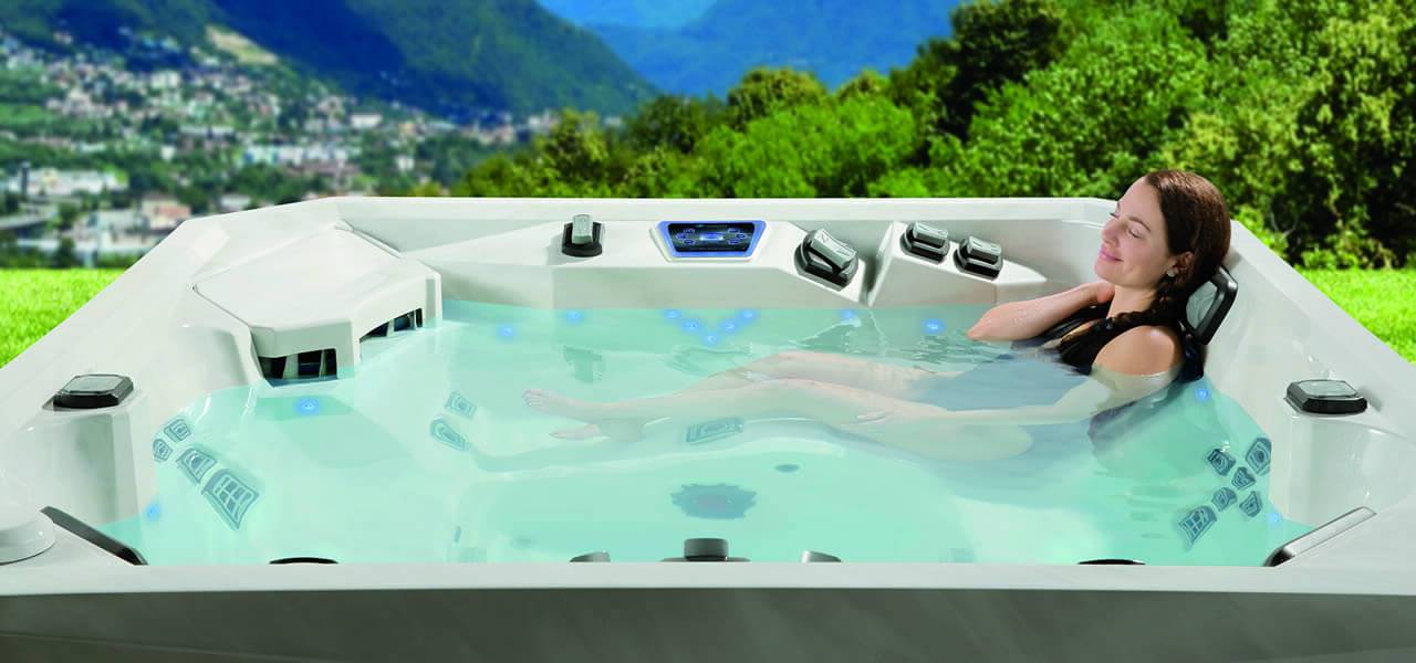 Quelle sensation cela procure-t-il de se plonger dans un jacuzzi extérieur ?