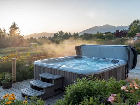 Jacuzzi extérieur pour la location saisonnière