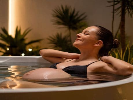 Les spas de nage sont-elles sûres pour les femmes enceintes ?